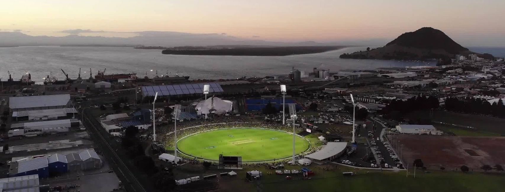 Tauranga, stade « Bay Oval », Maunganui Mount.